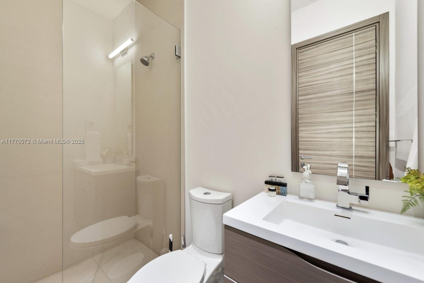 1400 Bayview Dr Fort Lauderdale, FL 33304