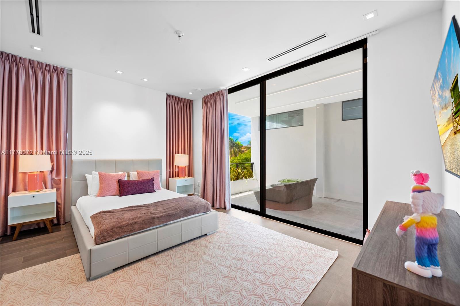 1400 Bayview Dr Fort Lauderdale, FL 33304