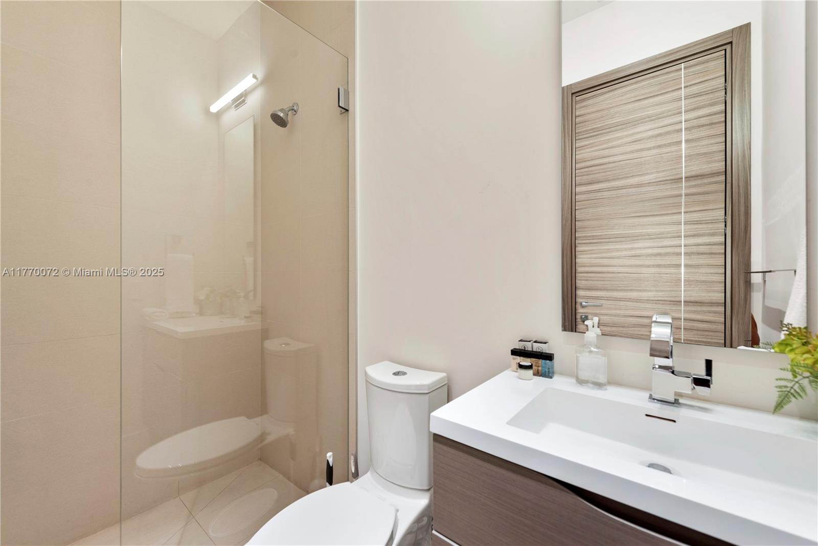 1400 Bayview Dr Fort Lauderdale, FL 33304