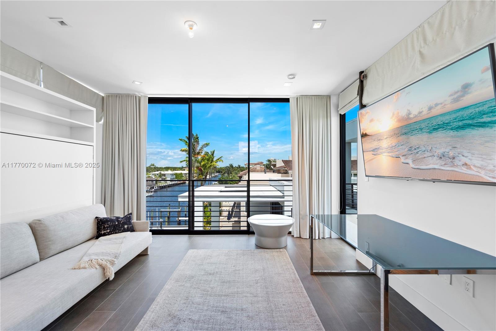 1400 Bayview Dr Fort Lauderdale, FL 33304