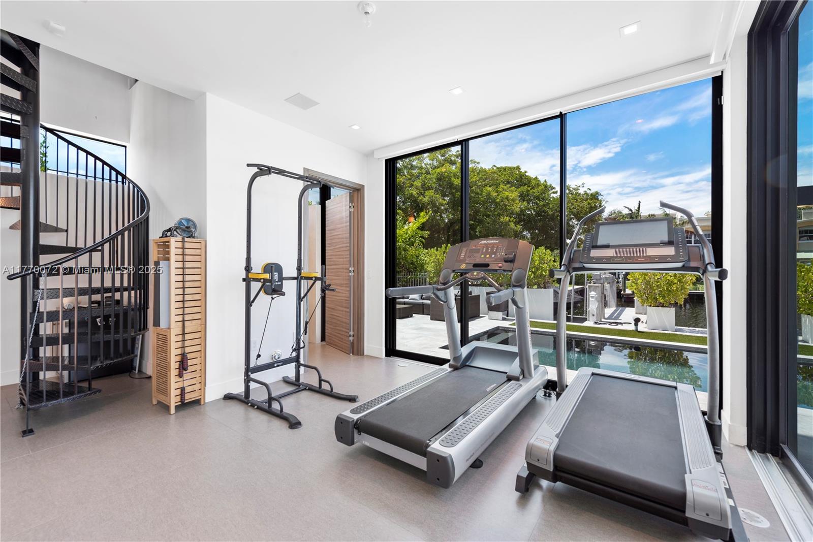 1400 Bayview Dr Fort Lauderdale, FL 33304