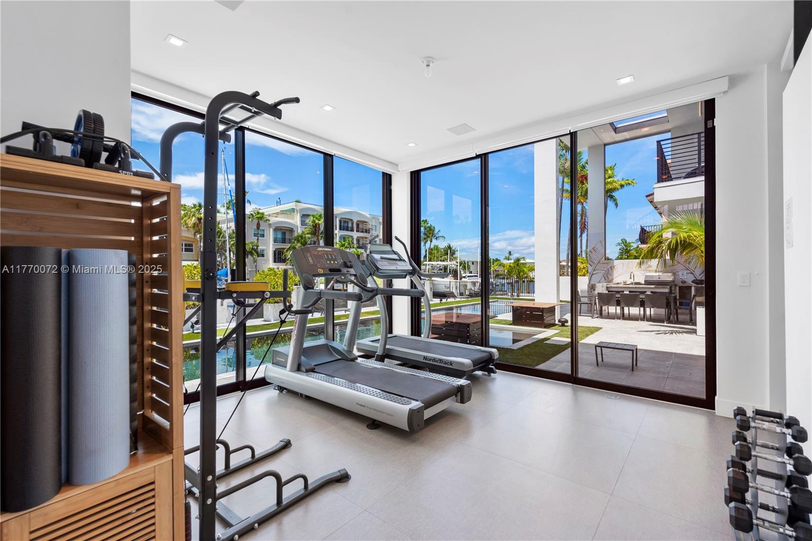 1400 Bayview Dr Fort Lauderdale, FL 33304