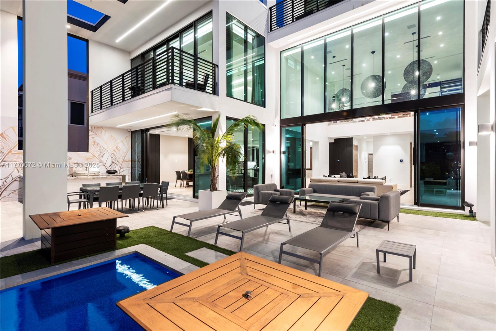 1400 Bayview Dr Fort Lauderdale, FL 33304