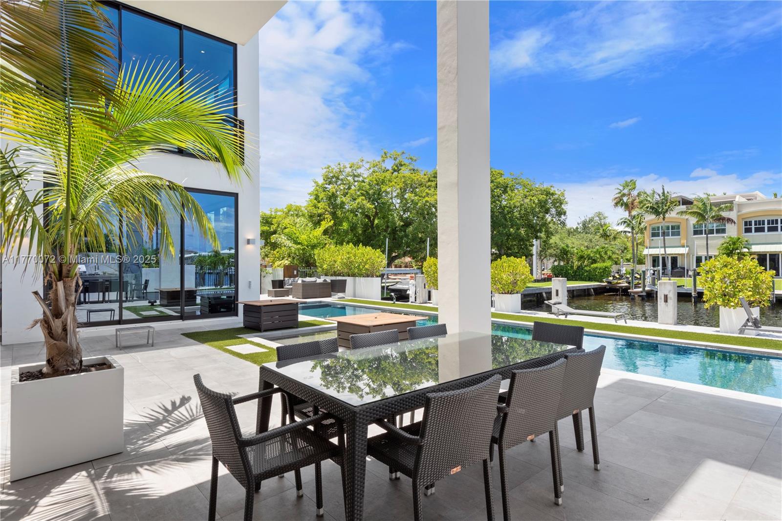 1400 Bayview Dr Fort Lauderdale, FL 33304