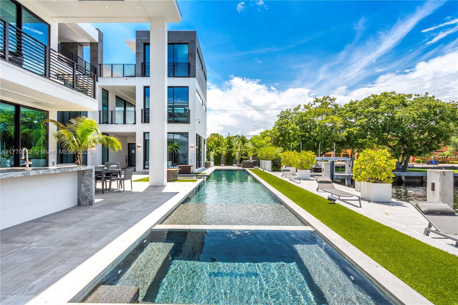 1400 Bayview Dr Fort Lauderdale, FL 33304