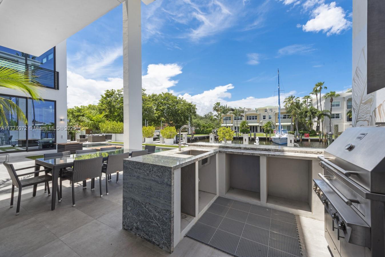 1400 Bayview Dr Fort Lauderdale, FL 33304