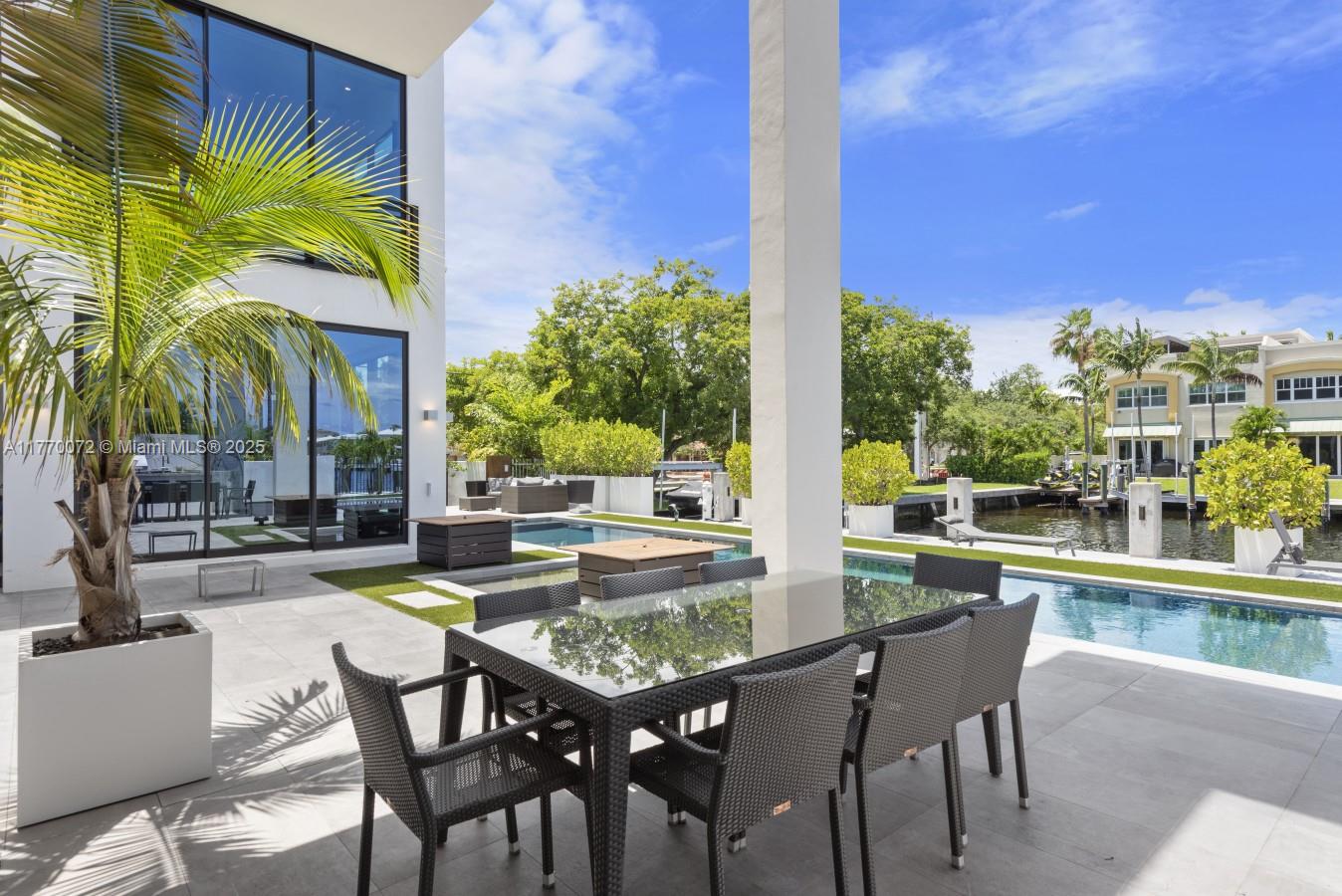 1400 Bayview Dr Fort Lauderdale, FL 33304