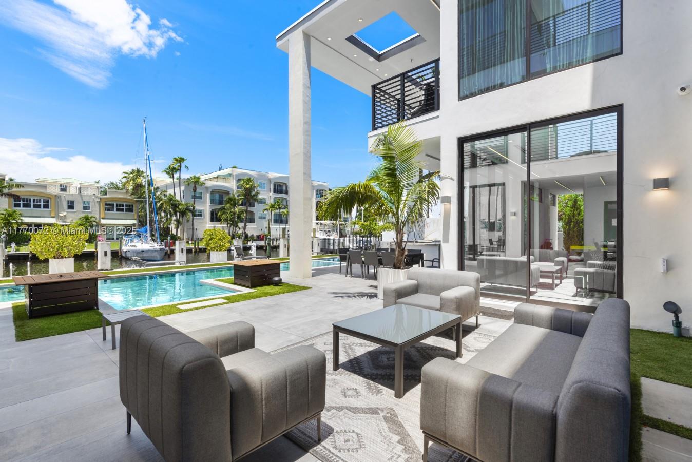 1400 Bayview Dr Fort Lauderdale, FL 33304