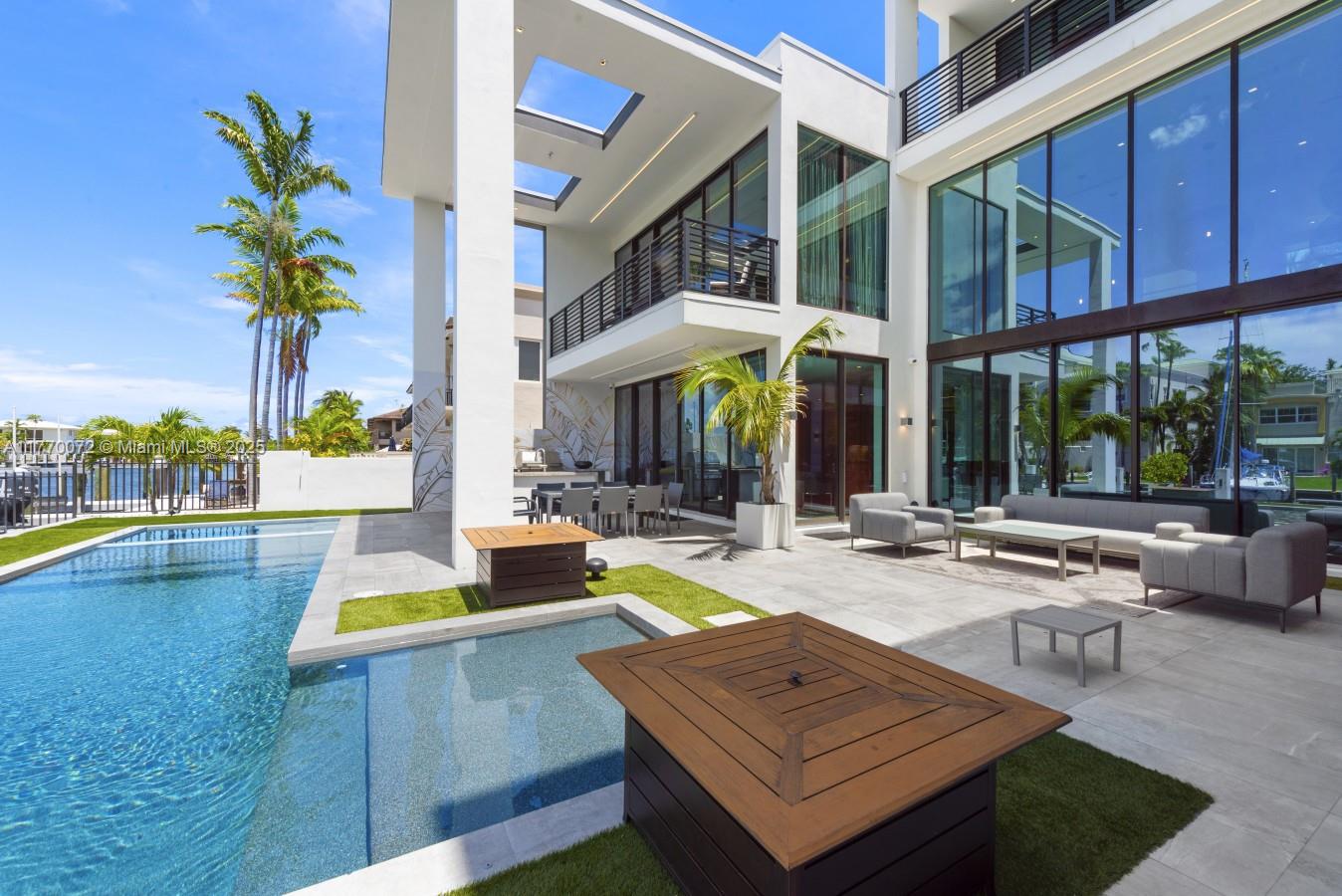 1400 Bayview Dr Fort Lauderdale, FL 33304