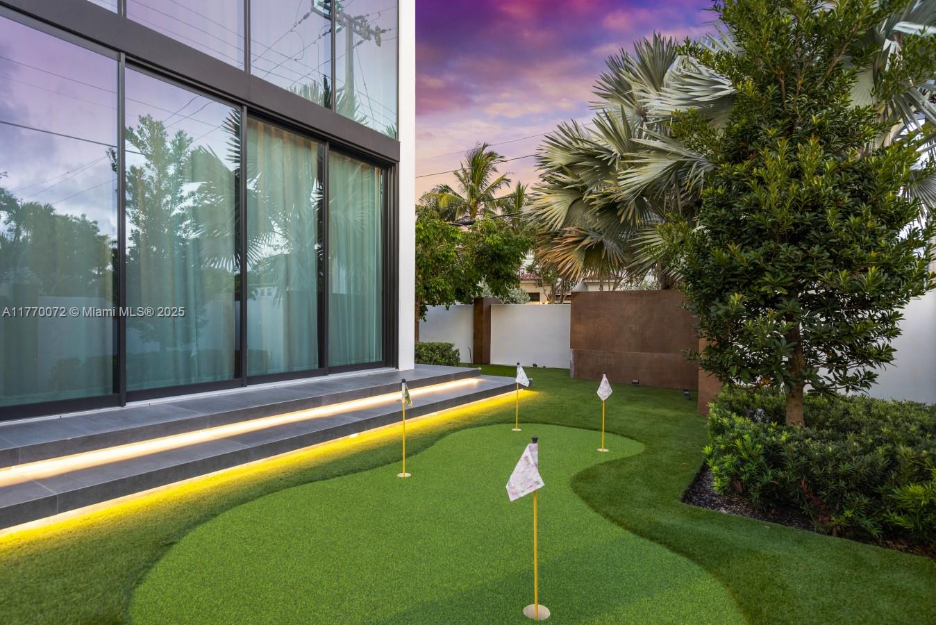 1400 Bayview Dr Fort Lauderdale, FL 33304