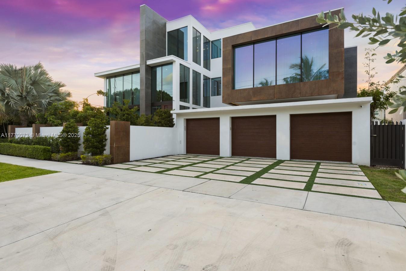 1400 Bayview Dr Fort Lauderdale, FL 33304