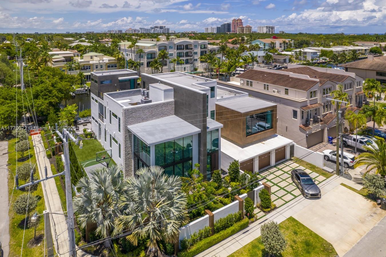 1400 Bayview Dr Fort Lauderdale, FL 33304