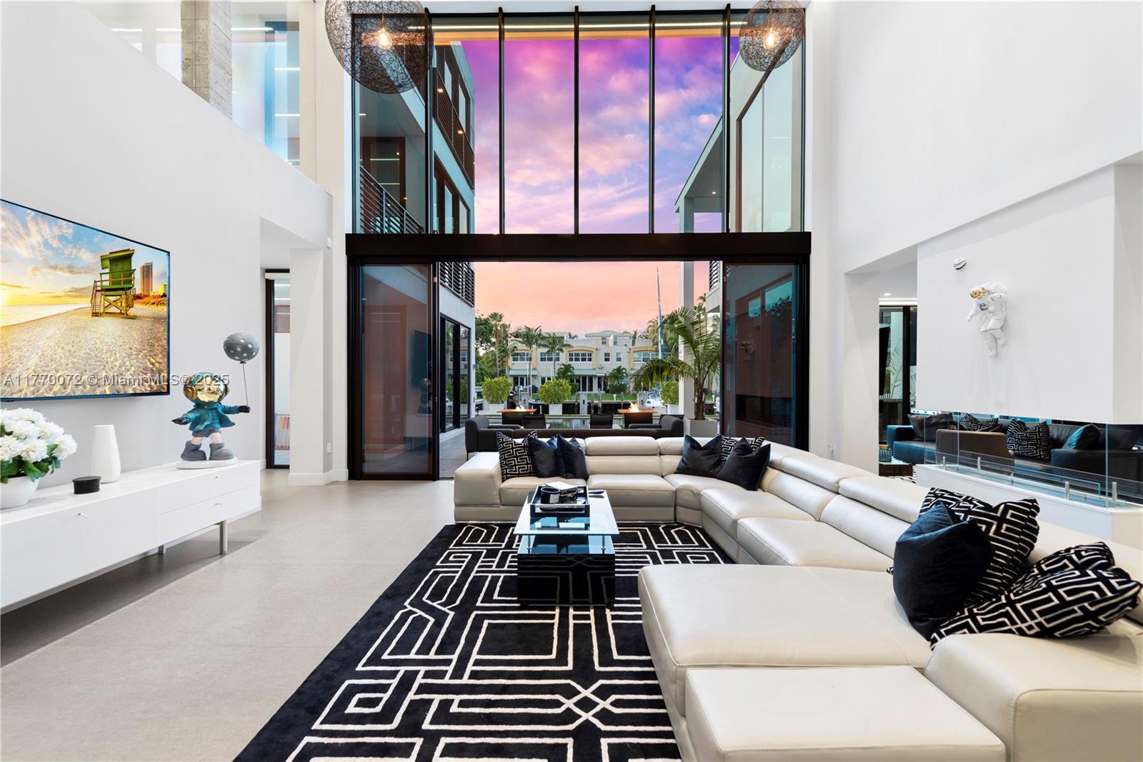 1400 Bayview Dr Fort Lauderdale, FL 33304