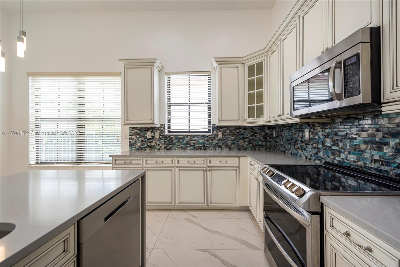 8513 NW 41st St Cooper City, FL 33024