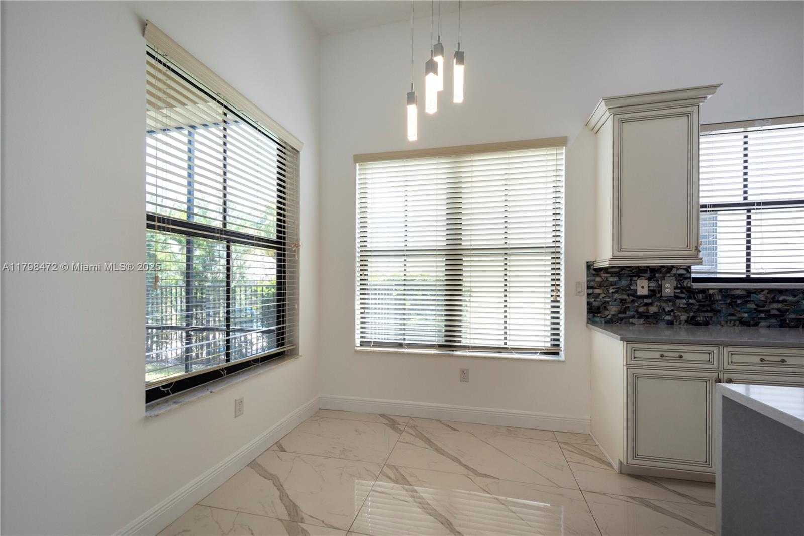 8513 NW 41st St Cooper City, FL 33024