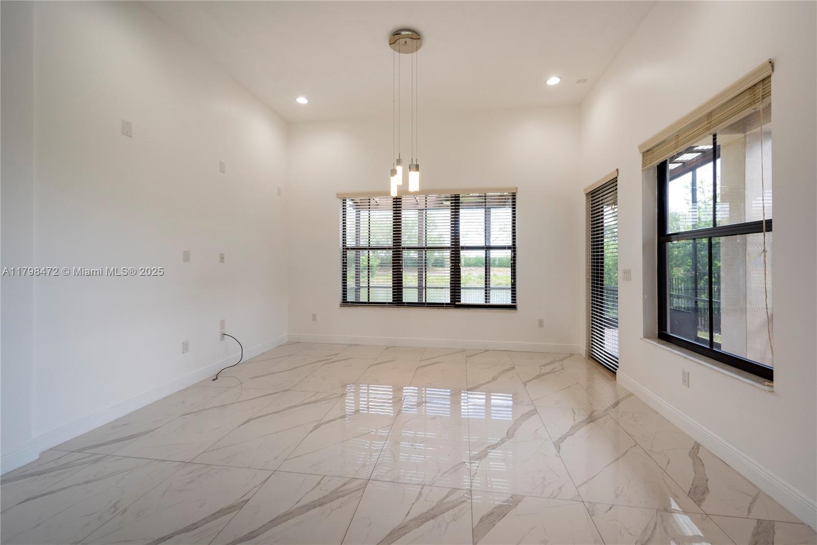 8513 NW 41st St Cooper City, FL 33024