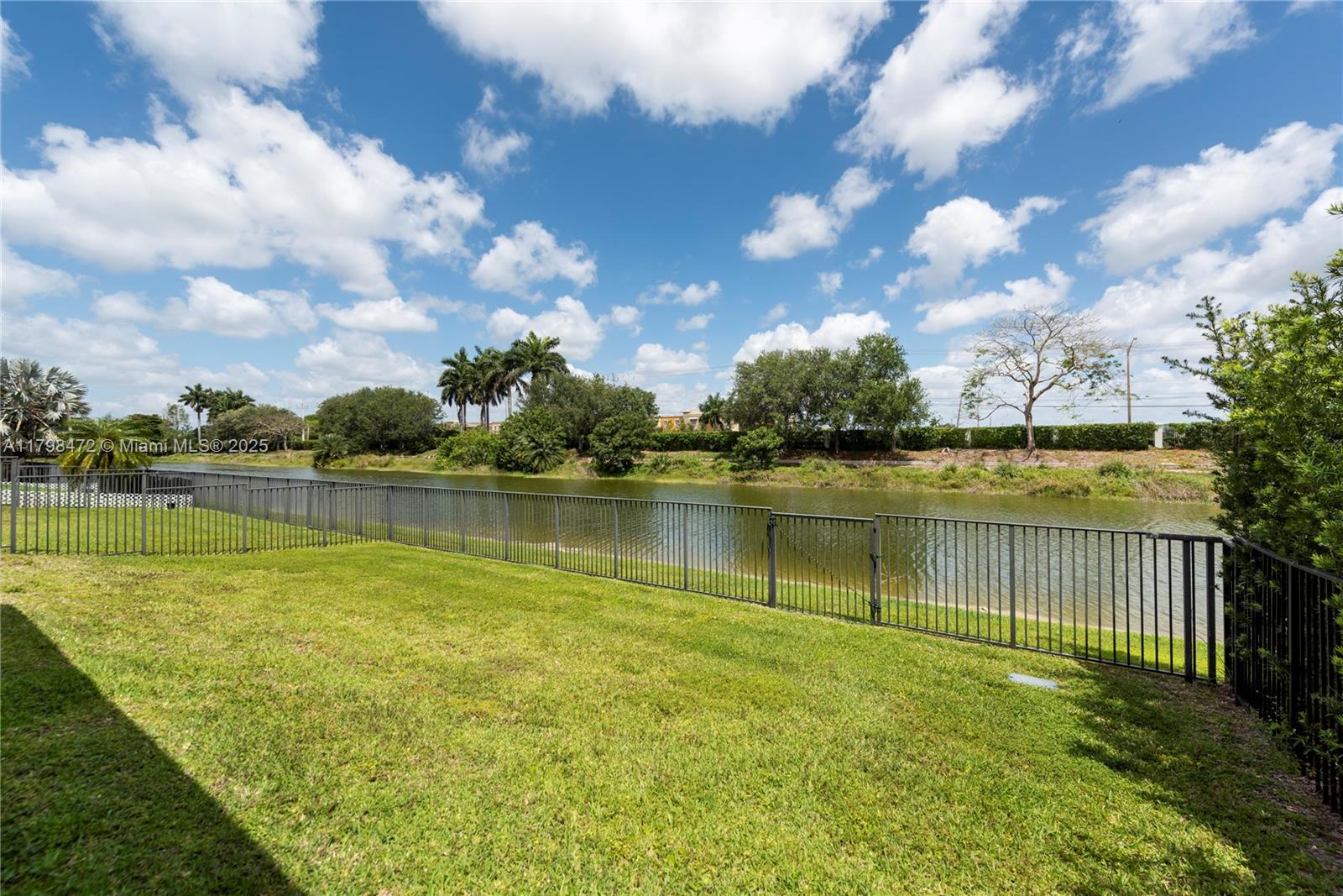 8513 NW 41st St Cooper City, FL 33024