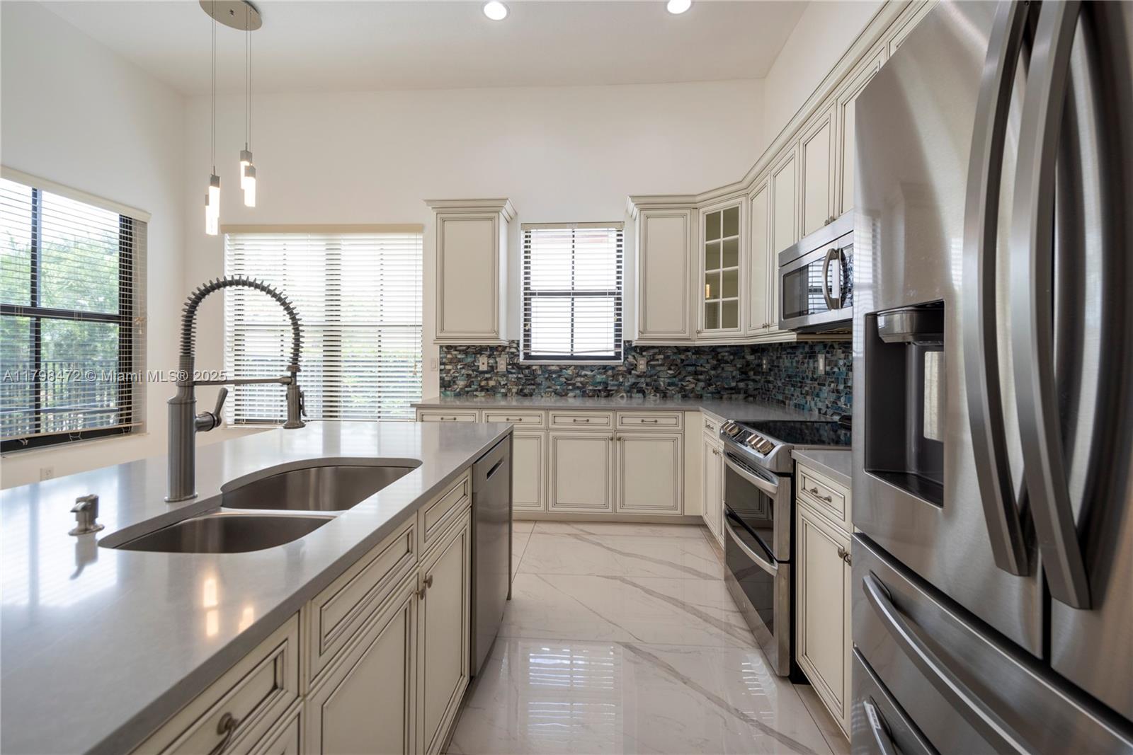 8513 NW 41st St Cooper City, FL 33024