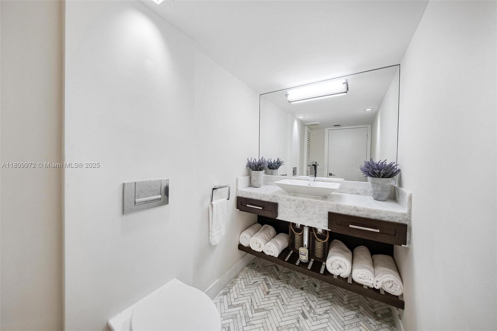 image Yacht Harbour Condo28