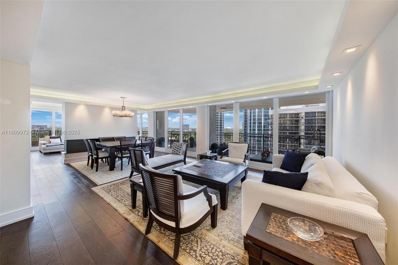 image Yacht Harbour Condo2