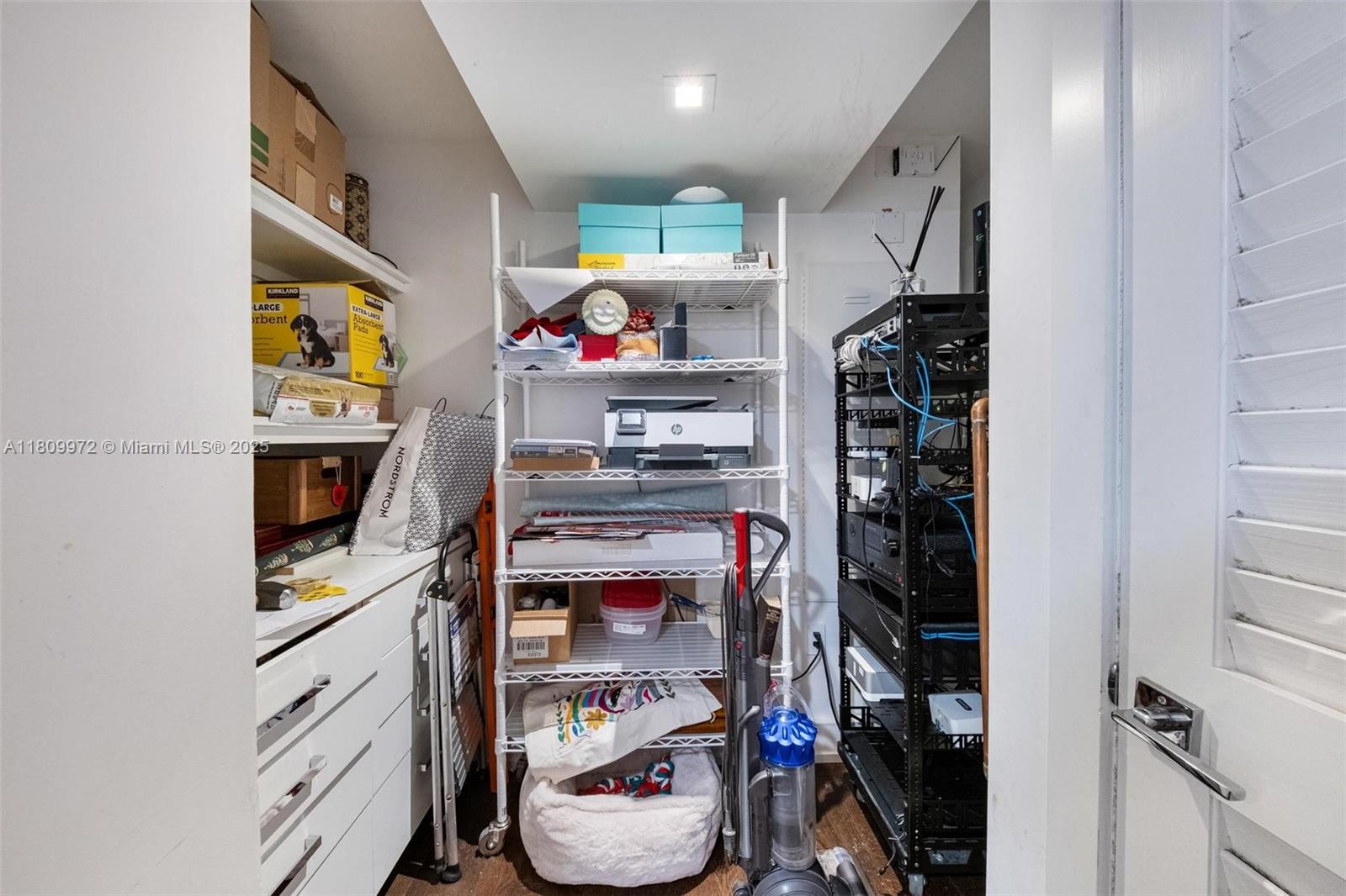 image Yacht Harbour Condo35