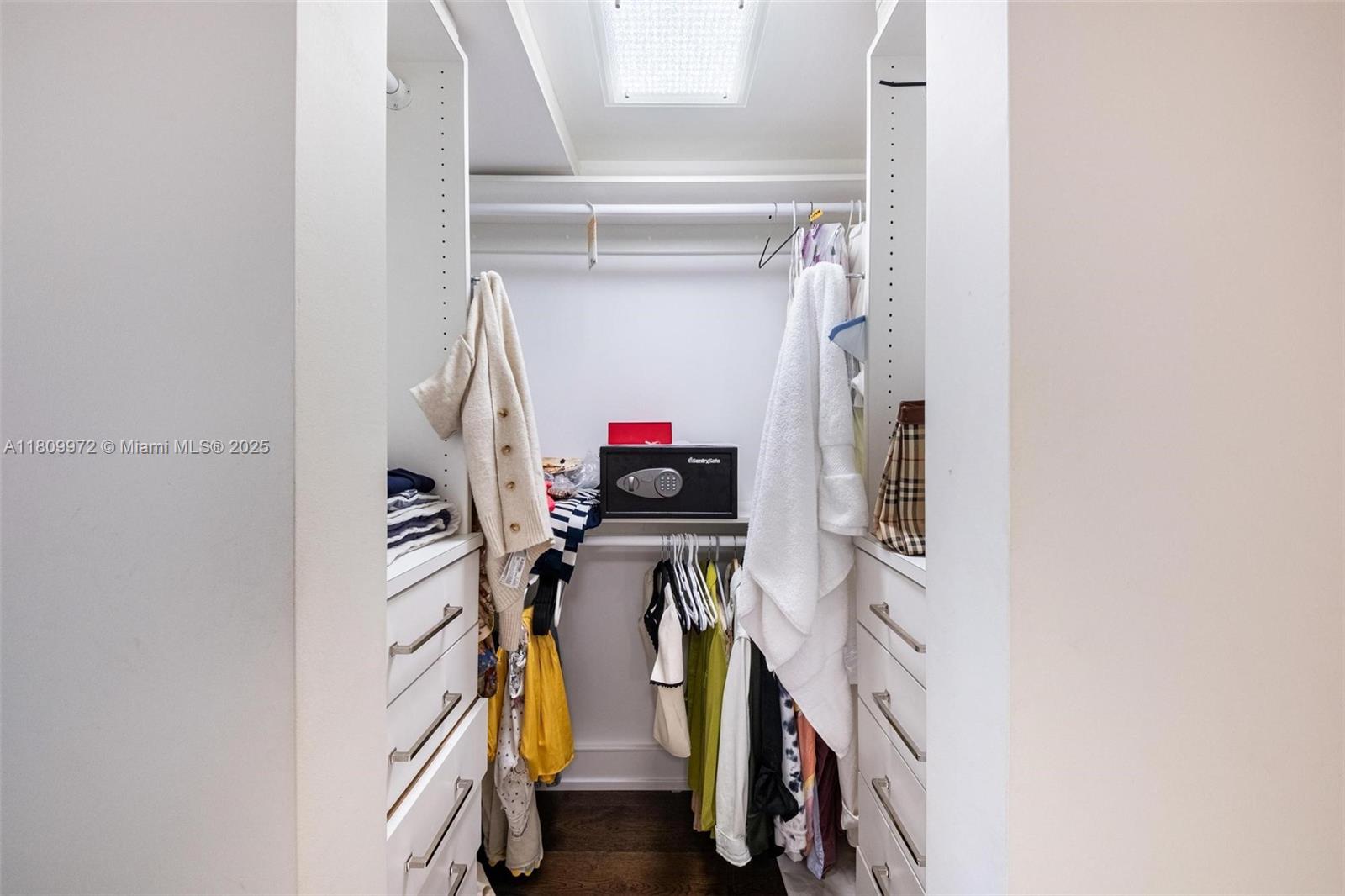 image Yacht Harbour Condo50