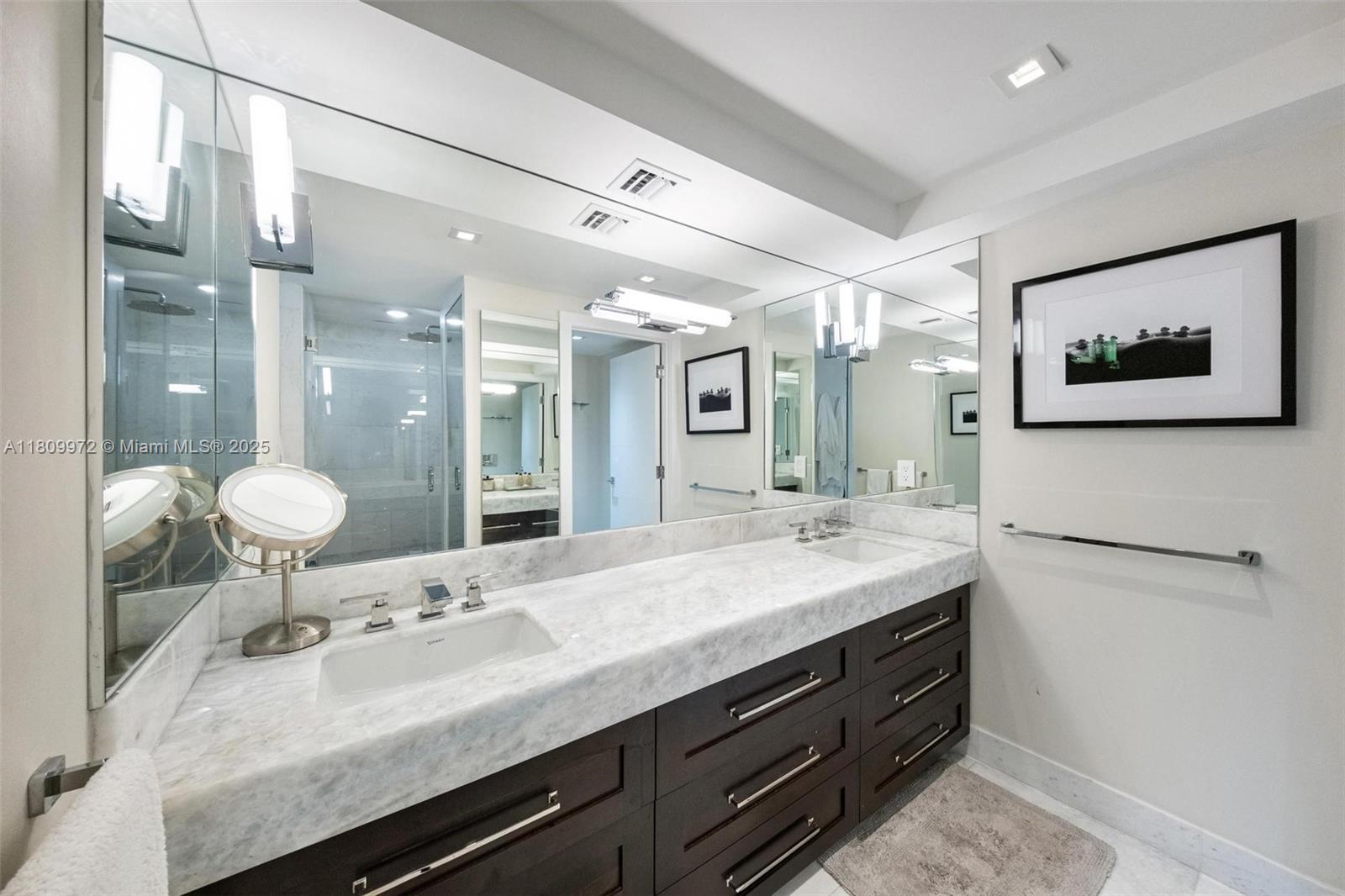 image Yacht Harbour Condo53