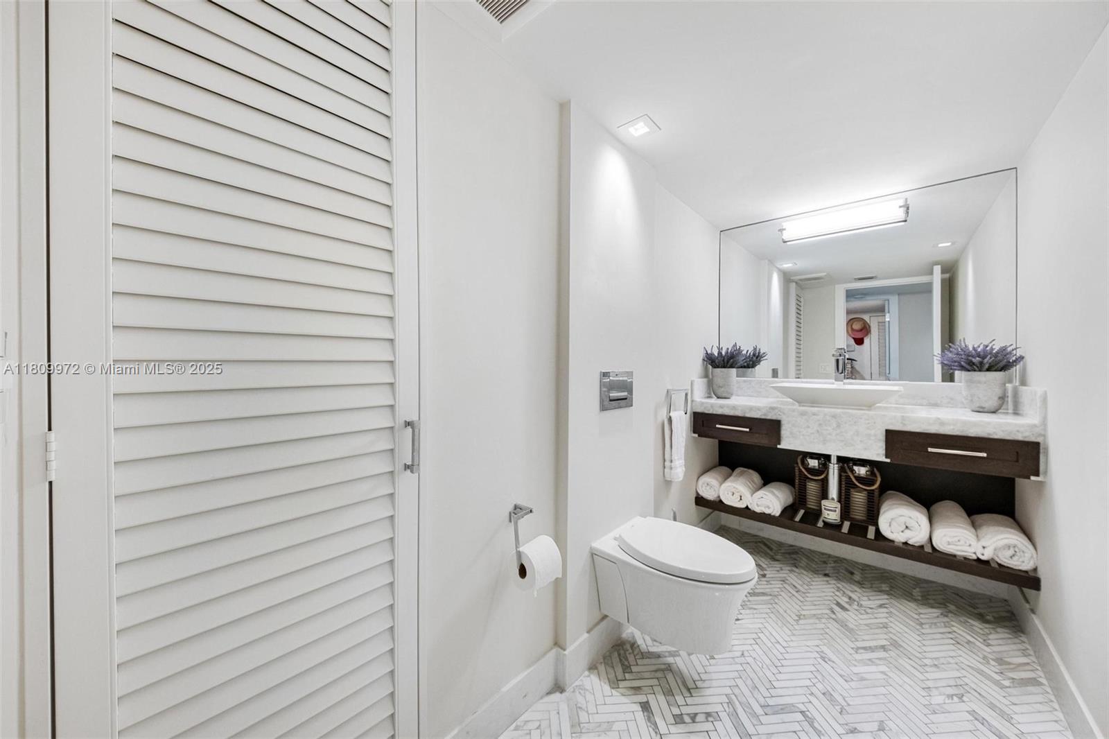 image Yacht Harbour Condo56
