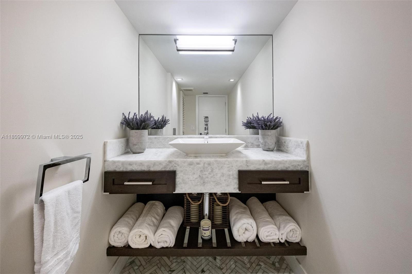 image Yacht Harbour Condo57