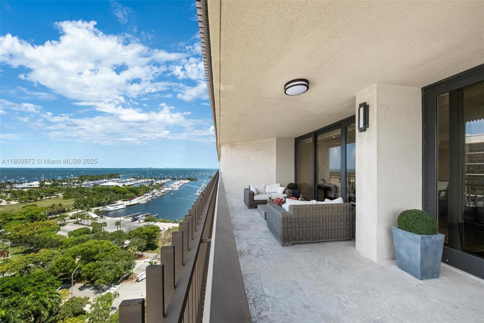 image Yacht Harbour Condo60