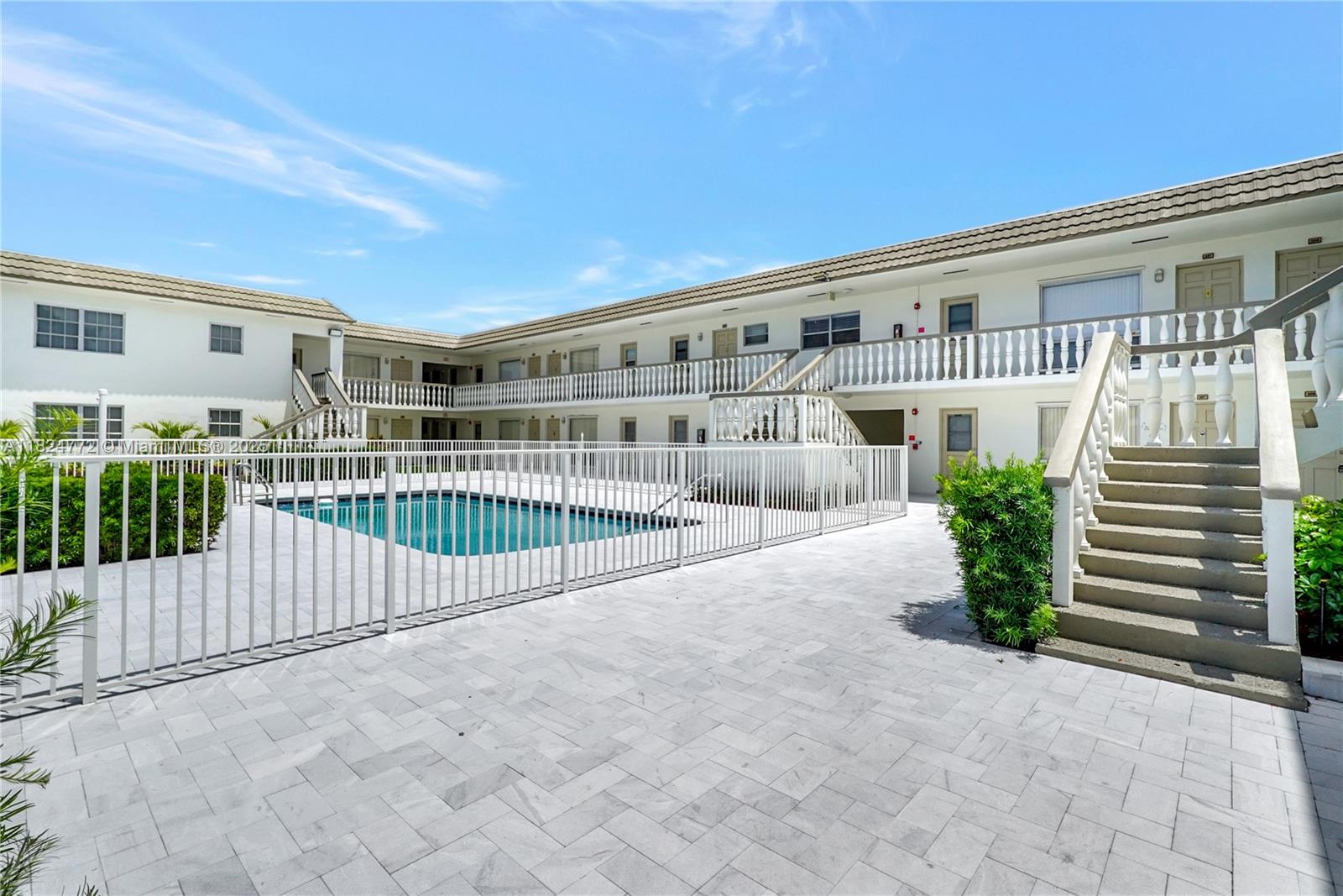 5450 Hollywood Blvd #206