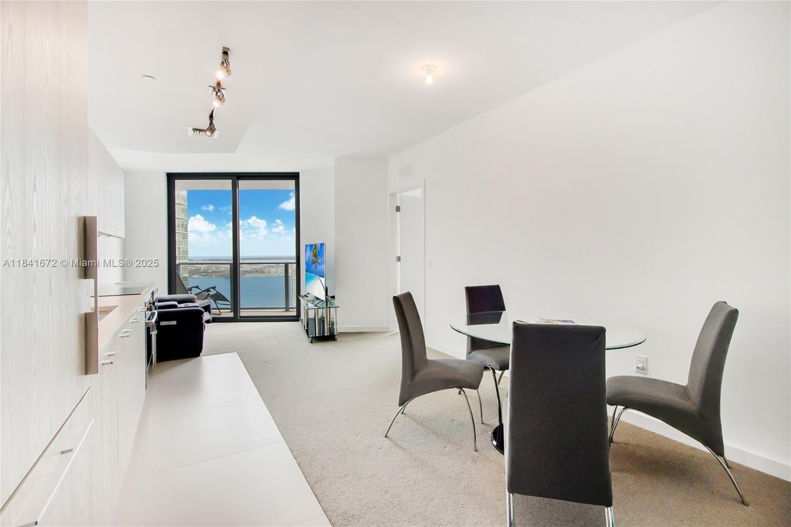 image Paraiso Bayviews Condo1
