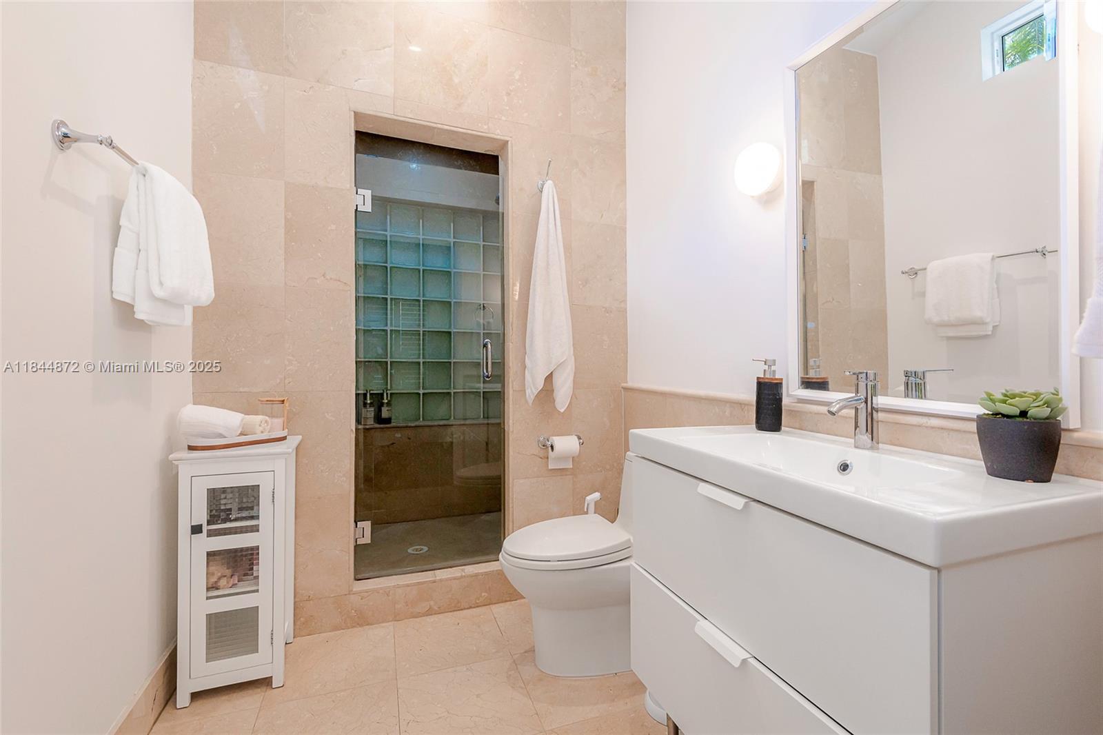 32 SW 23rd Rd Miami, FL 33129