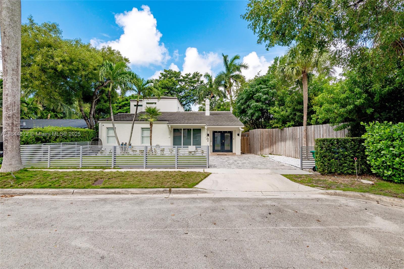 32 SW 23rd Rd Miami, FL 33129