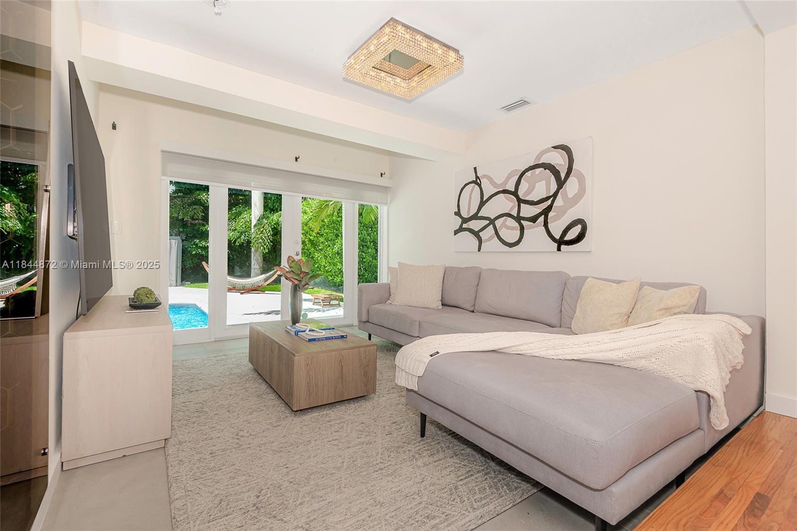 32 SW 23rd Rd Miami, FL 33129