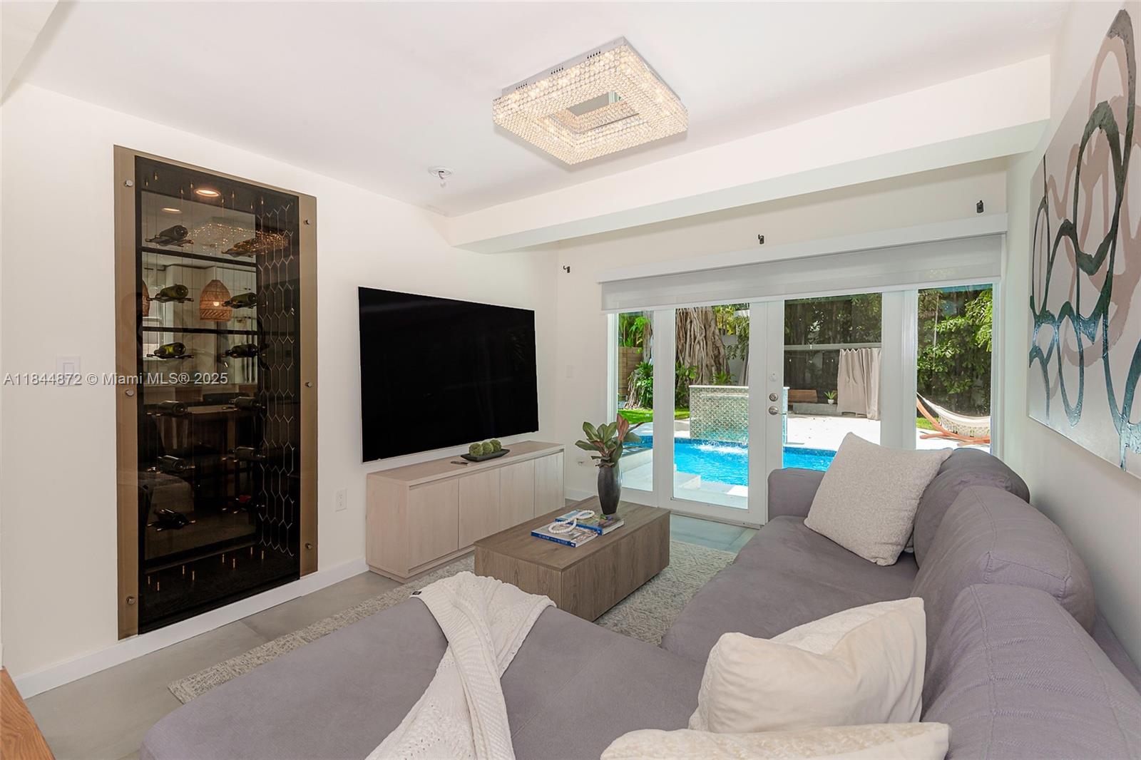 32 SW 23rd Rd Miami, FL 33129