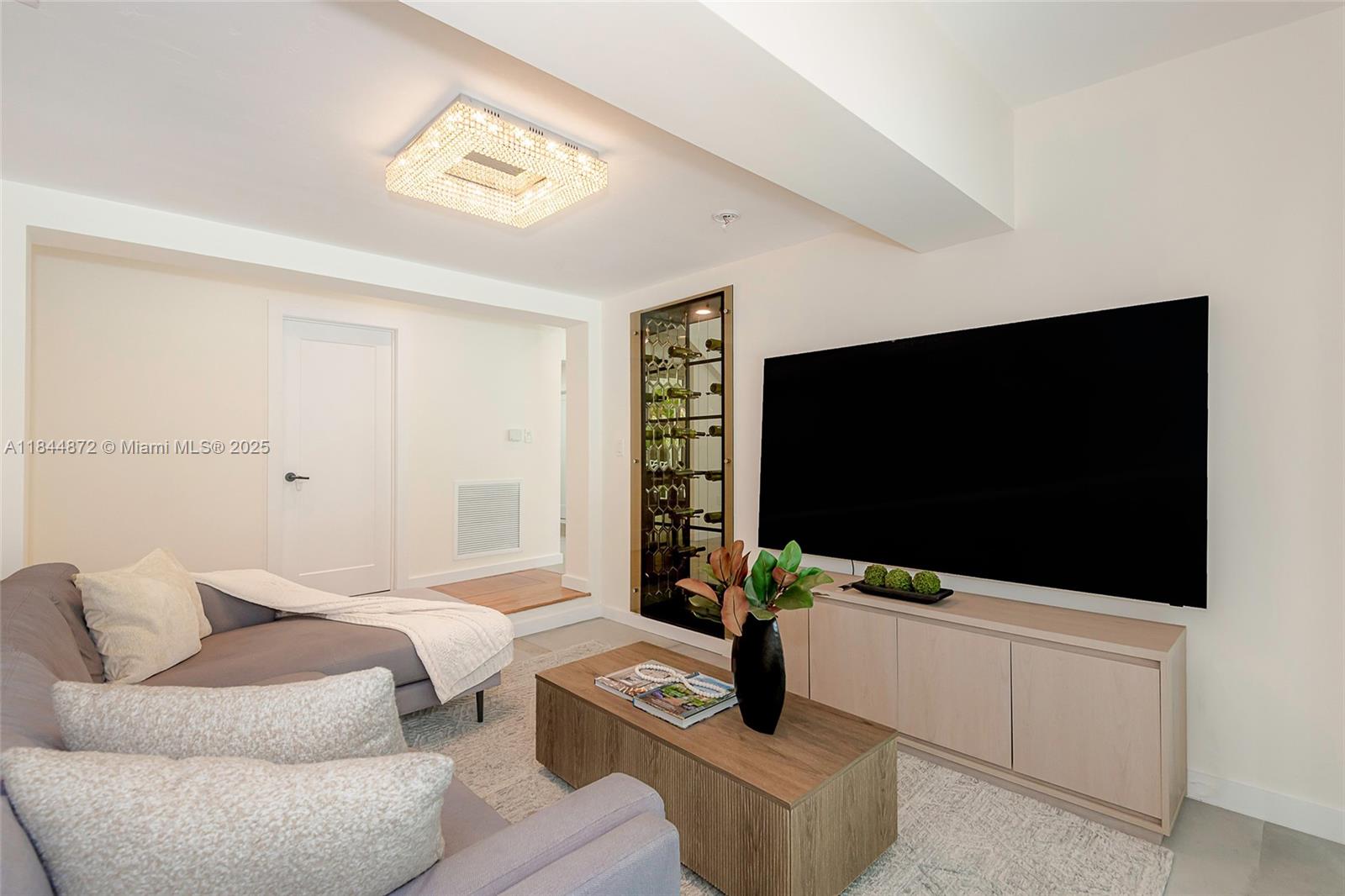 32 SW 23rd Rd Miami, FL 33129