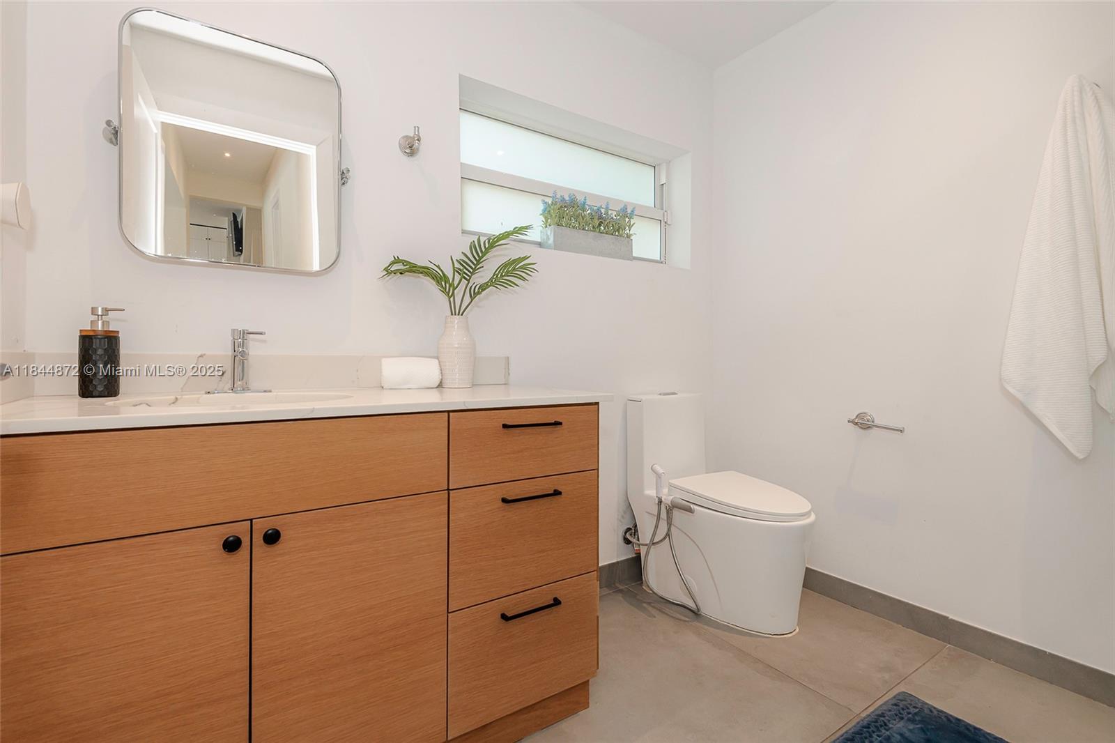 32 SW 23rd Rd Miami, FL 33129