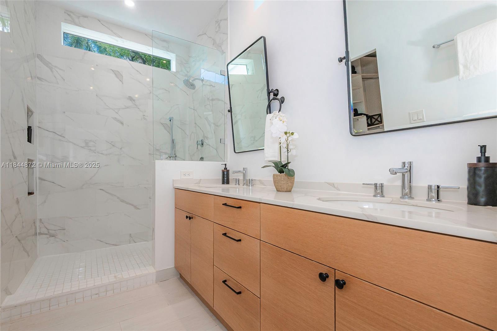 32 SW 23rd Rd Miami, FL 33129