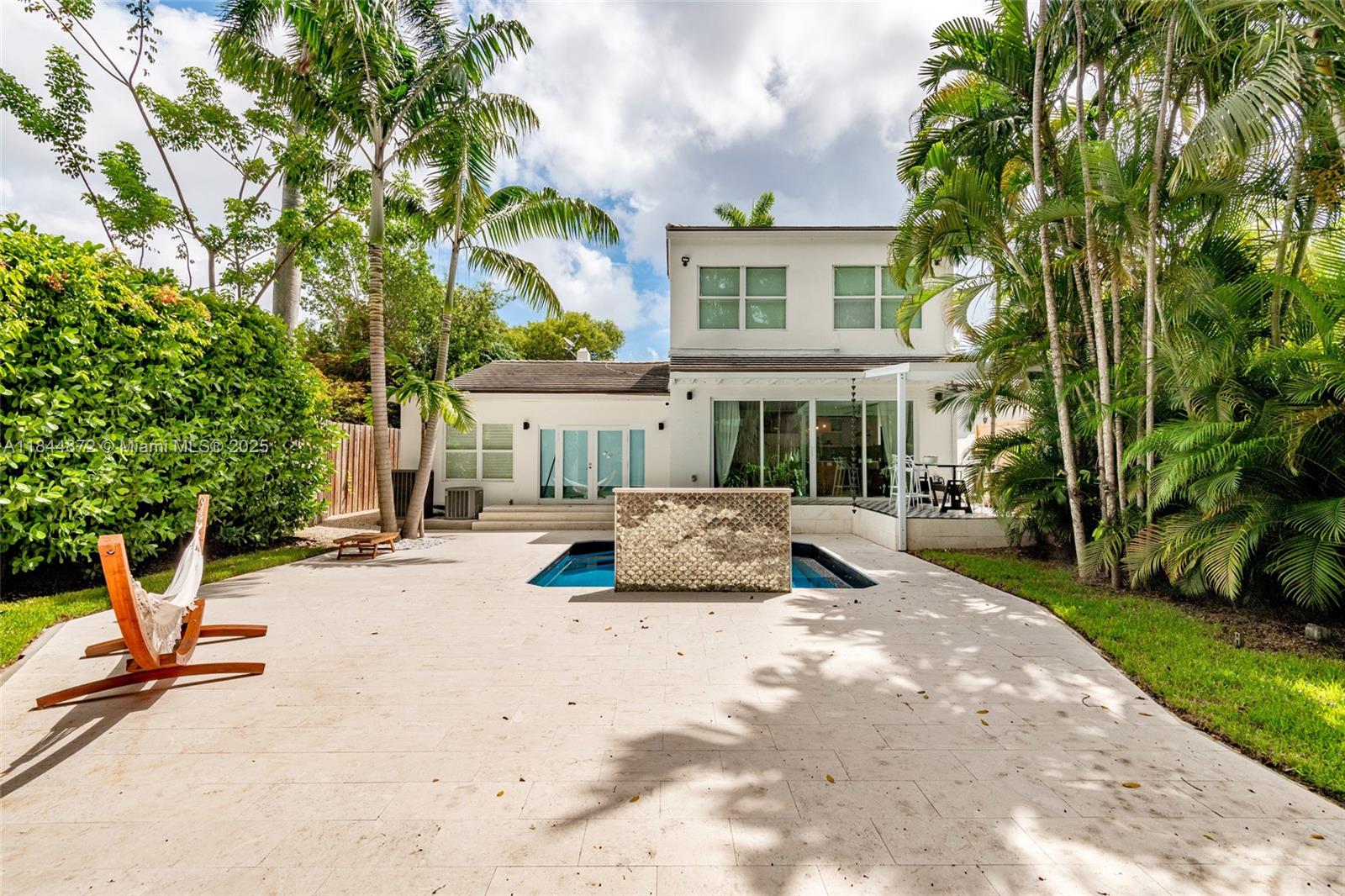 32 SW 23rd Rd Miami, FL 33129