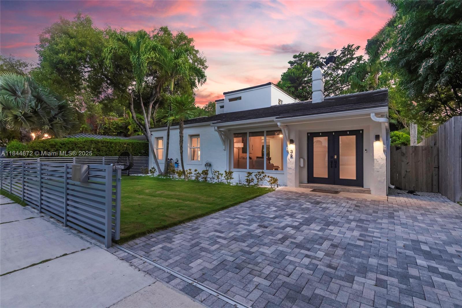 32 SW 23rd Rd Miami, FL 33129