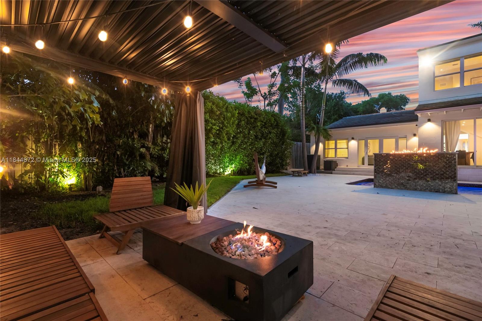 32 SW 23rd Rd Miami, FL 33129