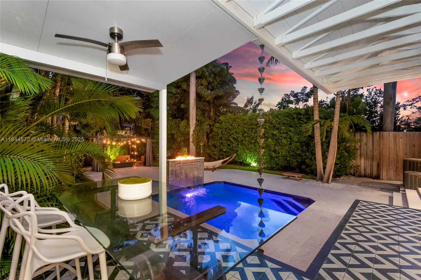 32 SW 23rd Rd Miami, FL 33129