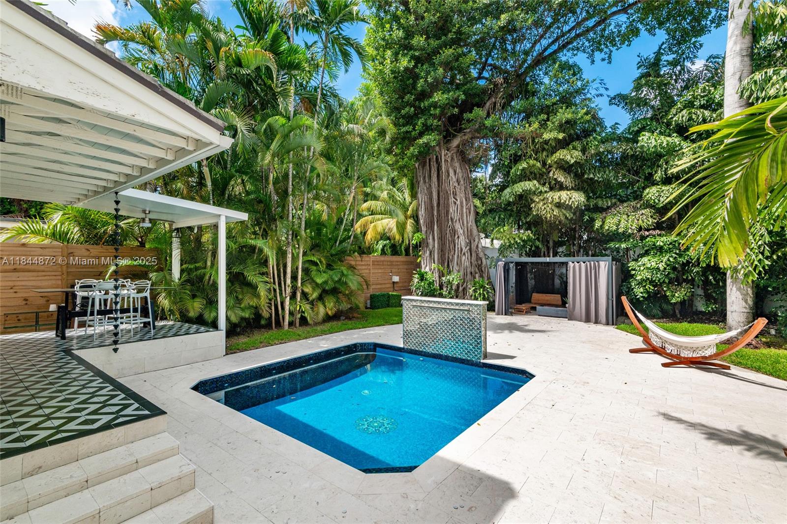 32 SW 23rd Rd Miami, FL 33129