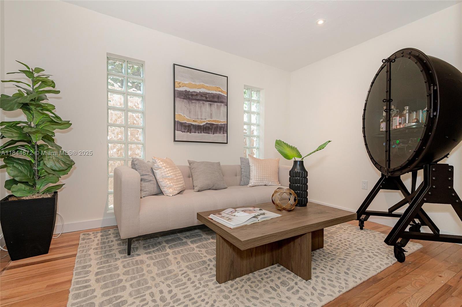 32 SW 23rd Rd Miami, FL 33129