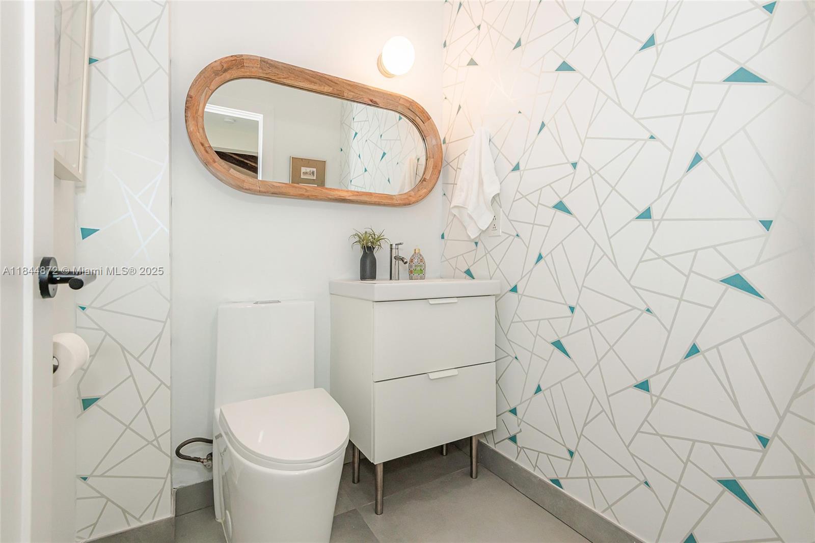 32 SW 23rd Rd Miami, FL 33129