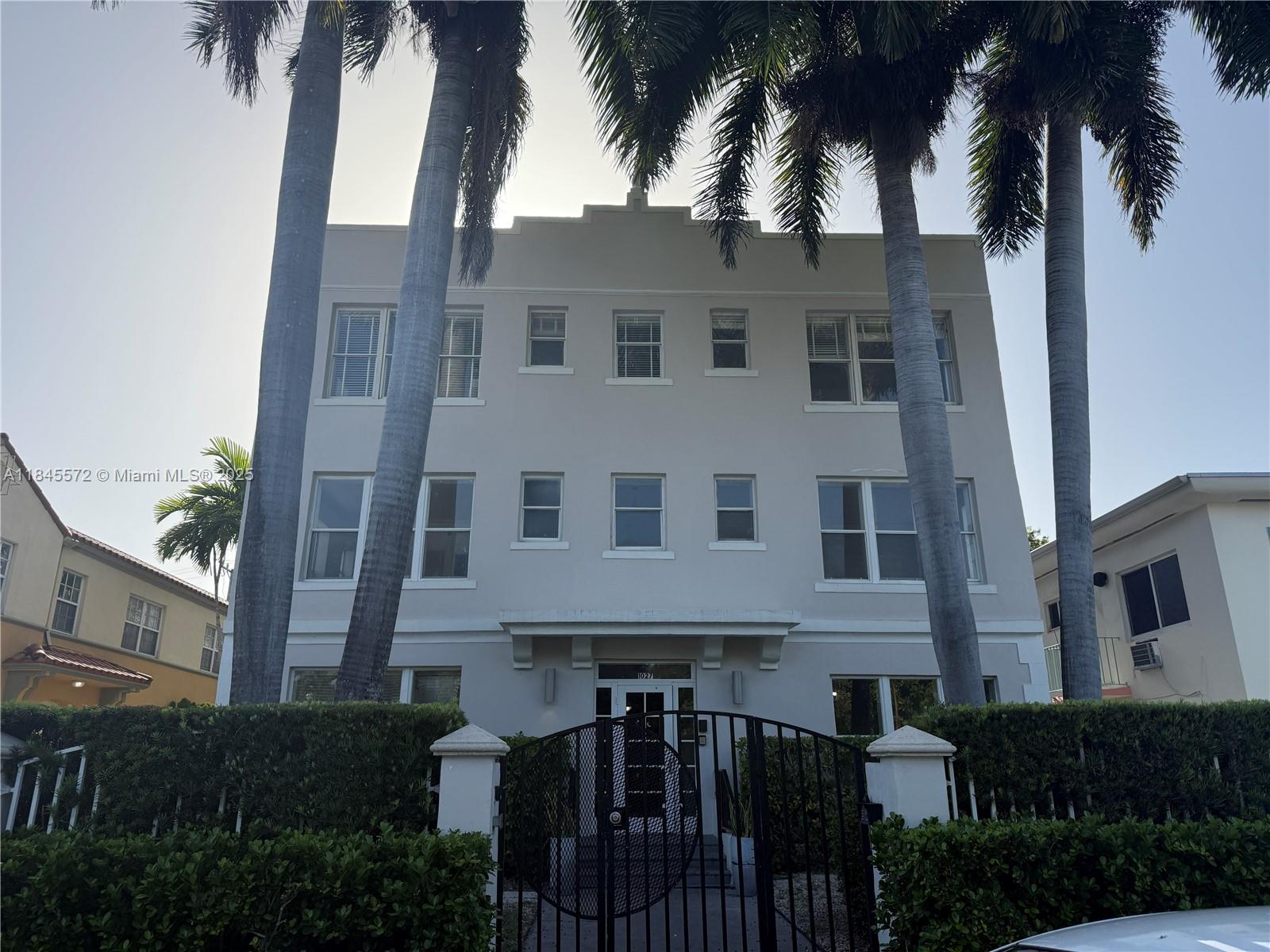 1027 Pennsylvania Ave #301