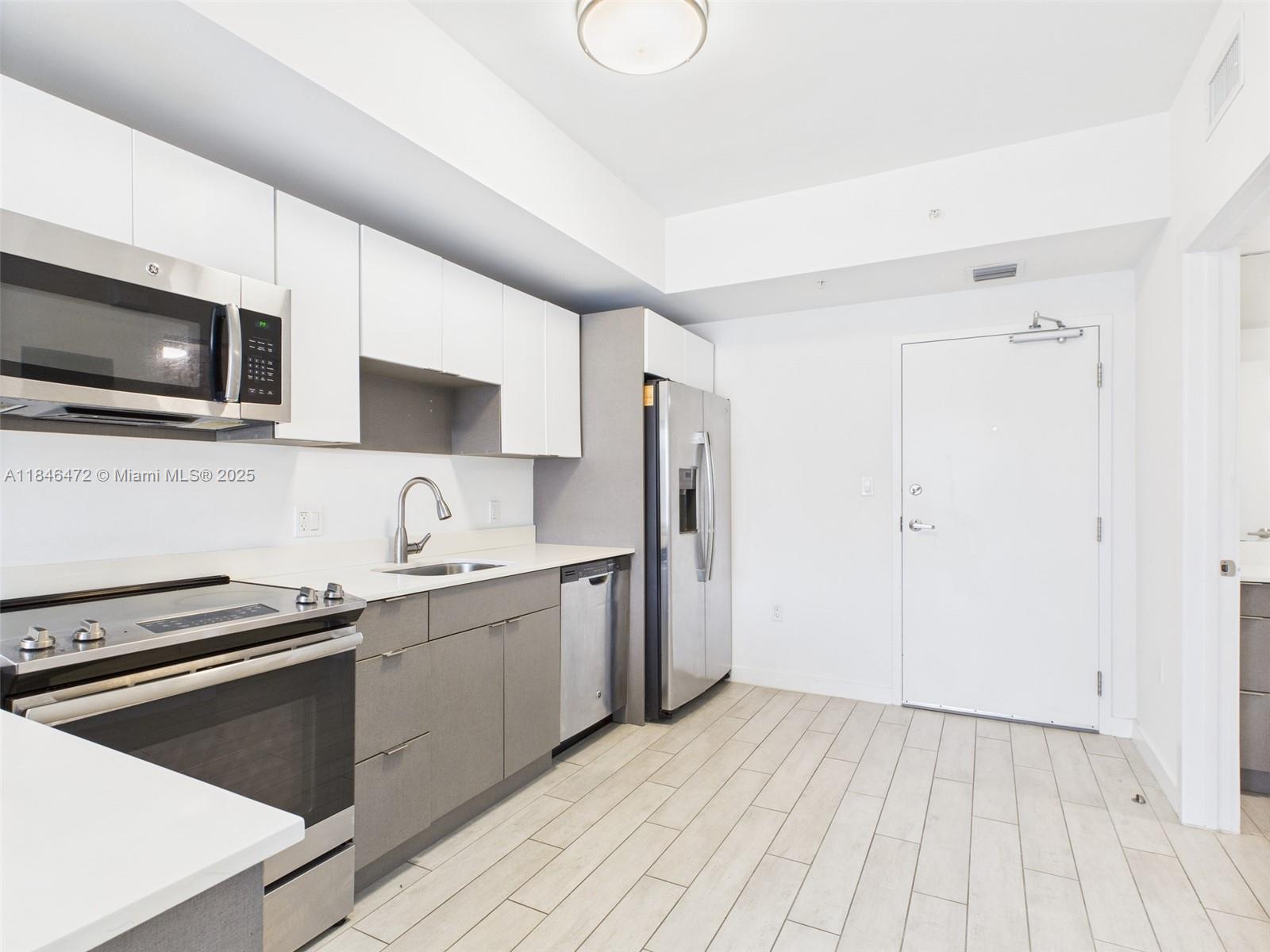 image 26 Edgewater Condominium9