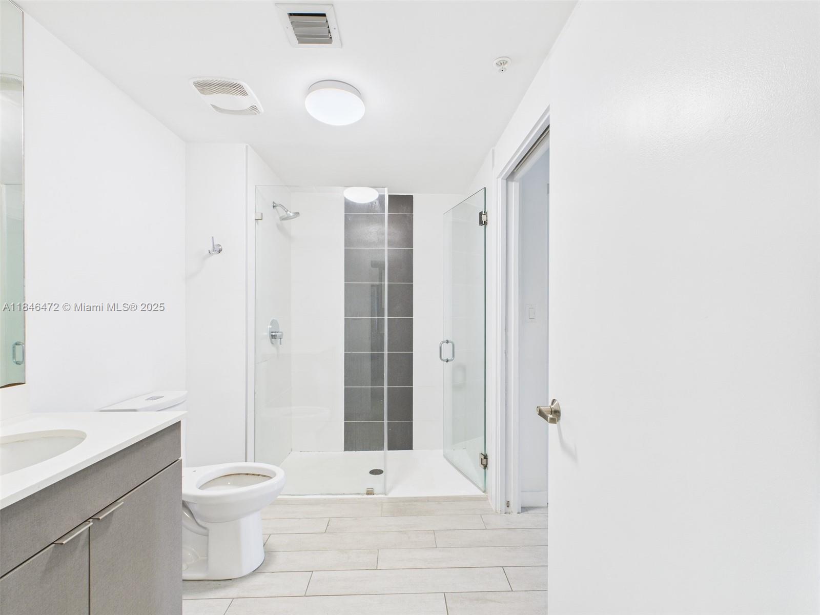 image 26 Edgewater Condominium14