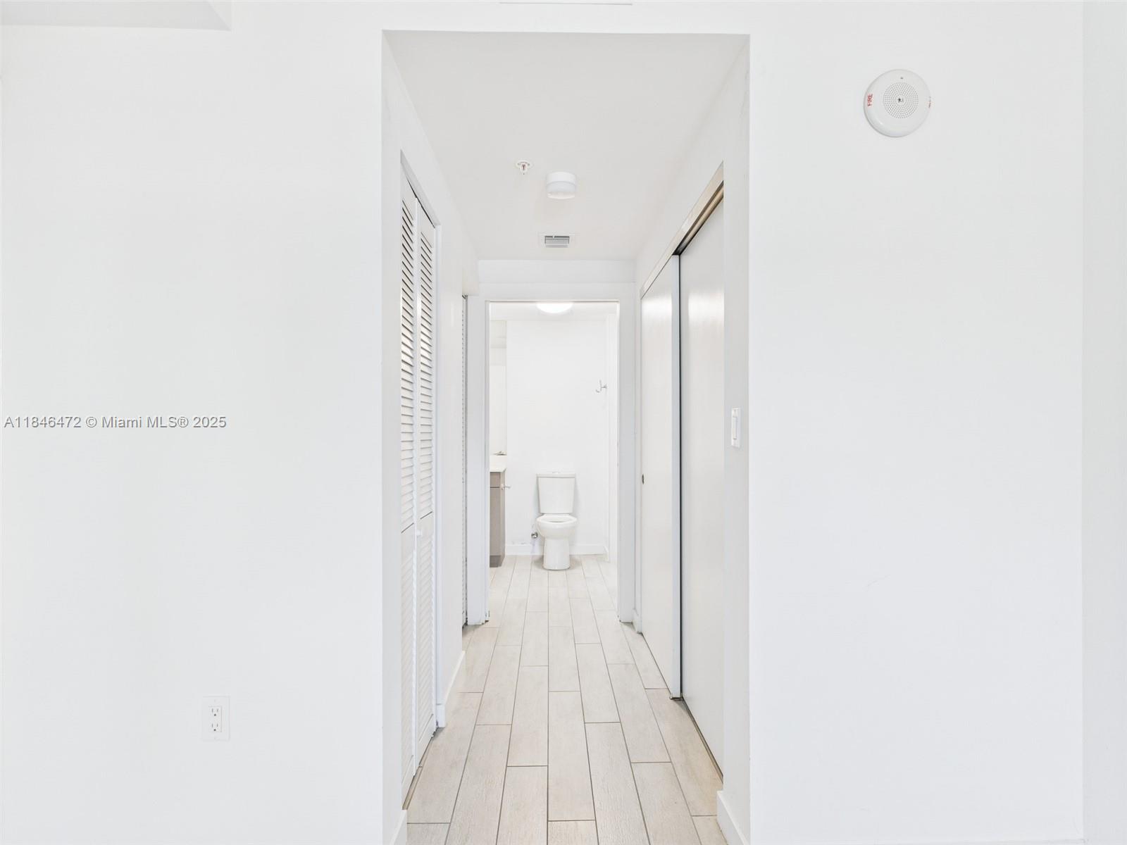 image 26 Edgewater Condominium16